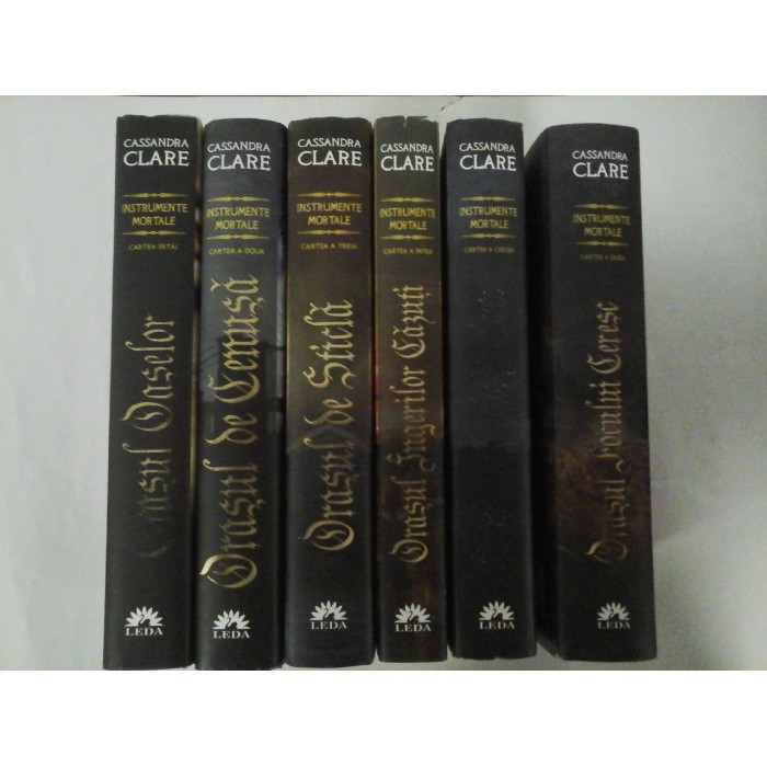 CASSANDRA CLARE - INSTRUMENTE MORTALE (6 Carti) CASSANDRA CLARE - INSTRUMENTE MORTALE (6 Carti)